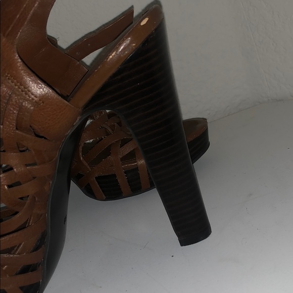 Light browns heels - Picture 3 of 3